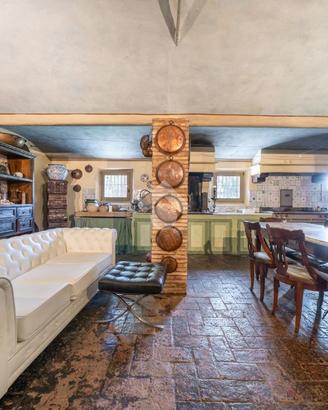 VILLA SINGOLA A BAGNOLO IN PIANO