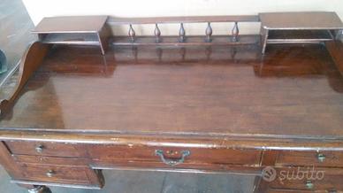 SCRITTOIO  molto particolare