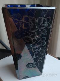 Vaso in vetro blu cobalto con decorazioni argento