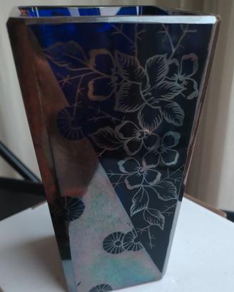 Vaso in vetro blu cobalto con decorazioni argento