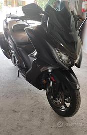 Scooter AK 550 modello premium
