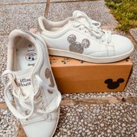 Sneakers Disney bianche con logo brillantato n. 39