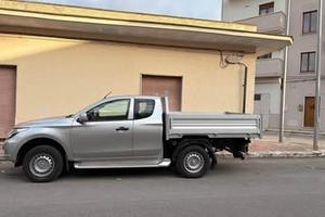 Mitsubishi L200 con cassone ribaltabile