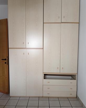 Armadio + 2 moduli aggiuntivi + scrivania 