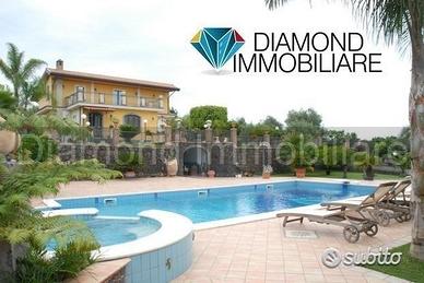 Esclusiva villa con piscina a Fiumefreddo