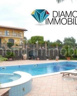 Esclusiva villa con piscina a Fiumefreddo