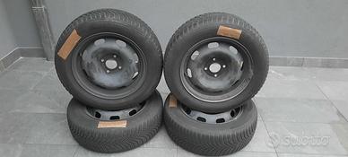Cerchi in acciaio e gomme da neve Citroen C3