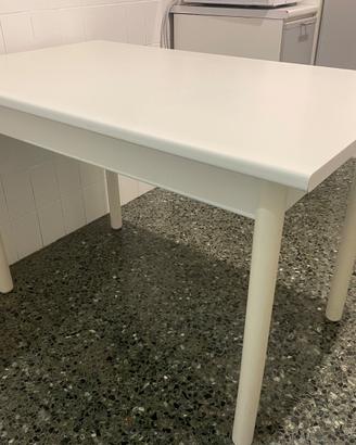 Tavolo bianco