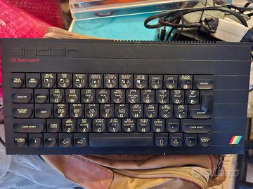 ZX Spectrum+ con copritastiera e alimentatore