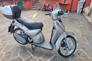 APRILA SCARABEO 100 CON 10000 KM 