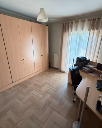 Arredo ufficio scrivania poltrona armadio
