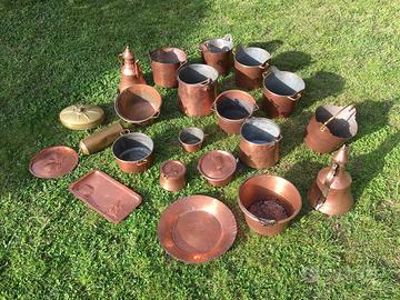 Grande lotto pentole e oggetti antichi in rame