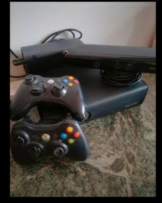 Tolgo Xbox 360 con 2 joystick,kinet, 9 giochi