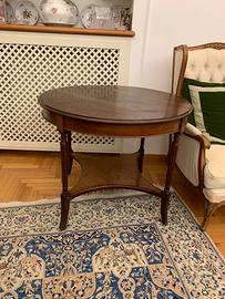 Tavolino in stile antico