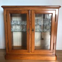 Mobile vetrina in noce massiccio