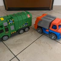 Due camion raccolta spazzatura