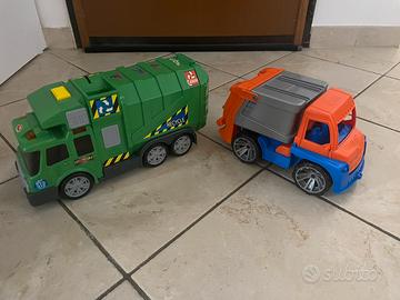 Due camion raccolta spazzatura