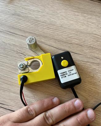 Staccabatteria Auto 12V con Comando SR392P – Nuovo