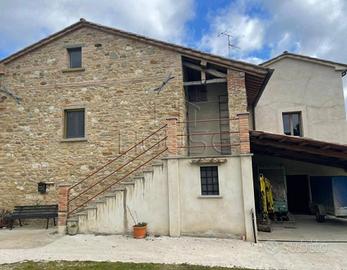Rustico / Casale di 180 m² con 4 locali a Sansepol
