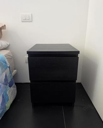 Due comodini con due cassetti