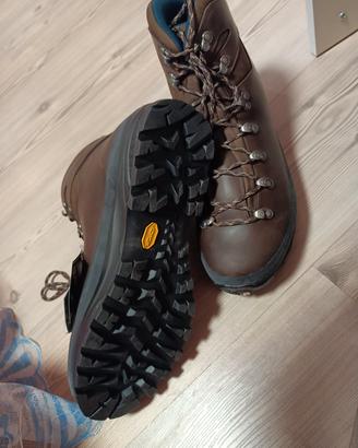 Scarponi marca Scarpa 