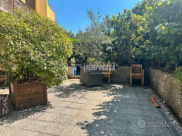 AMPIO APPARTAMENTO CON GRANDE TAVERNA, GIARDINO E