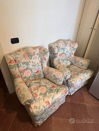 Coppia di poltrone a fiori