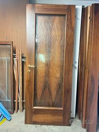 6 porte in legno con pochi segni di usura