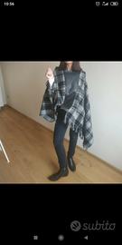 Poncho a quadri grigio e nero
