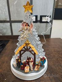 Albero Natale con presepe, luci e musica