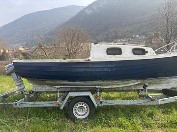 Barca Sunday 5 senza vele con motore da sistemare