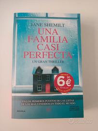 LIBRO SPAGNOLO-UNA FAMILIA CASI PERFECTA-SHEMILT