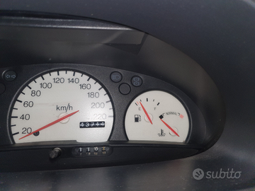 Ford fiesta 1.2 techno 16 v 750 LEGGI