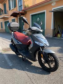 Scooter Kymko Agility 125 4T con bauletto