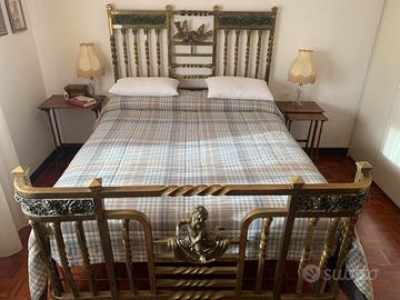 Letto matrimoniale antico in ottobe e bronzo