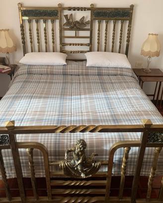 Letto matrimoniale antico in ottobe e bronzo