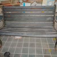 Coppia di panchine in ghisa