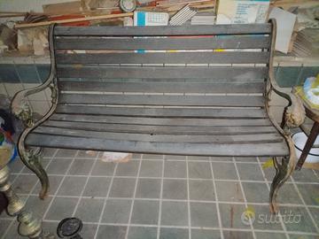 Coppia di panchine in ghisa