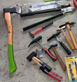 Ascia grande con manico in legno, mai usata