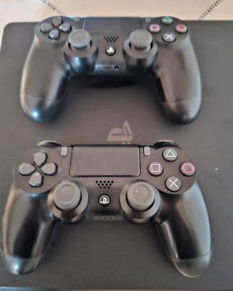 PS4  1TB + 2 Controller + 2 Giochi 