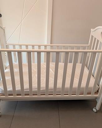 Culla e mobiletto per bambini