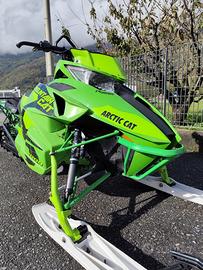 Motoslitta da neve fresca