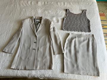 Completo giacca lunga e gonna grigio perla