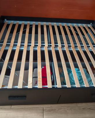 Letto matrimoniale Ikea con cassetti 