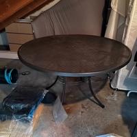 tavolo in ferro da giardino