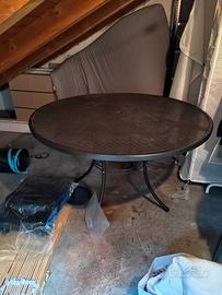 tavolo in ferro da giardino