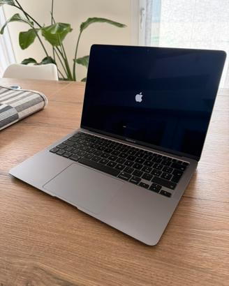 MacBook Air M1 8-core CPU and 7 core GPU13” 256 gb