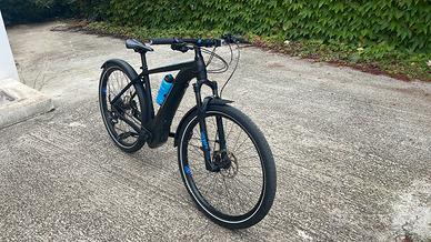 Bicicletta elettrica Cube