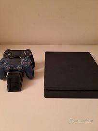 PS4 slim con controller e base di ricarica
