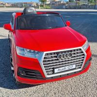 Auto elettrica AUDI Q7  12V con telecomando.